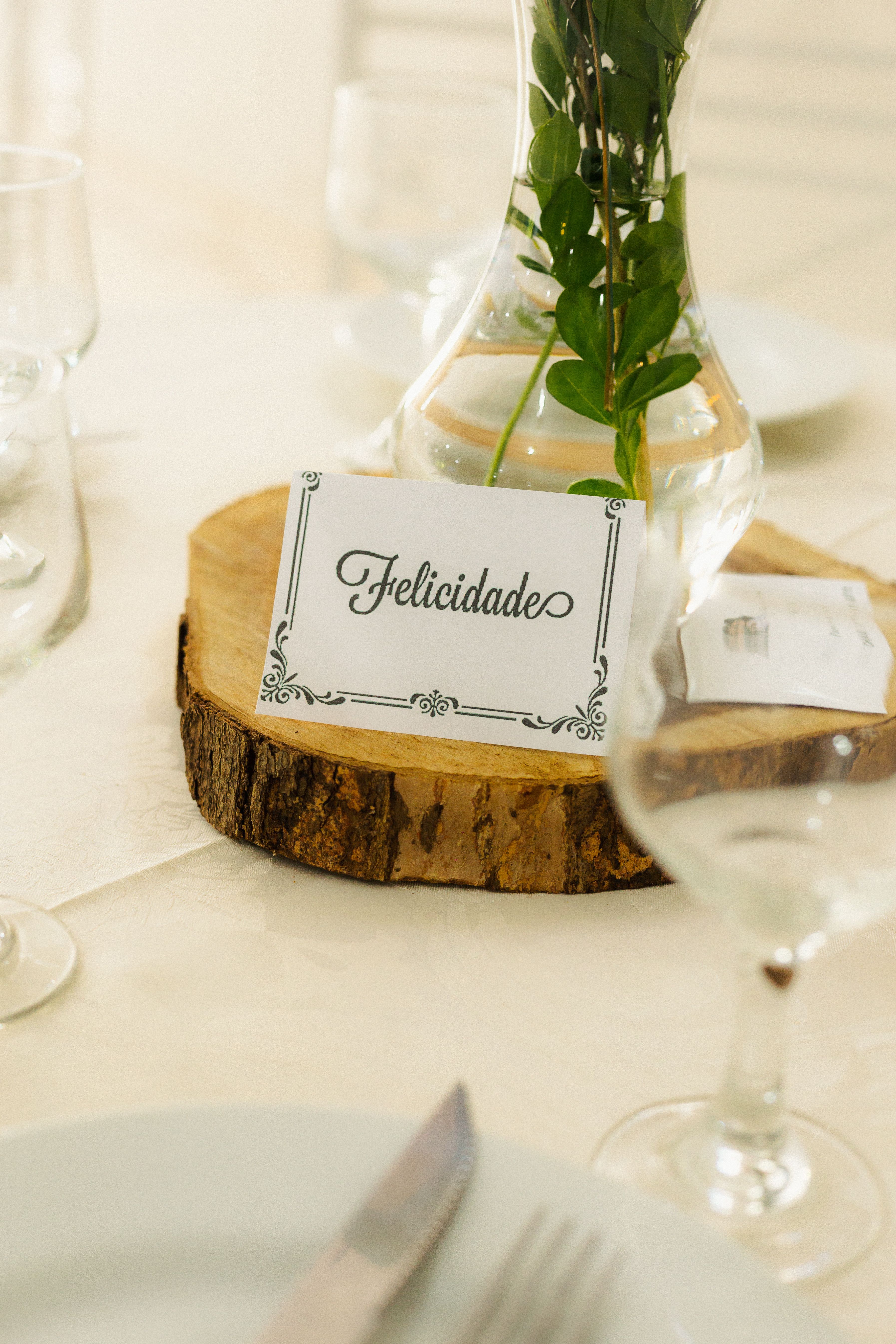 Centro de mesa con tarjeta Felicidades